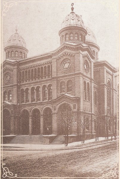 Synagoga zbudowana została w 1884 r. Stała na styku dzisiejszych Wałów Jagiellońskich i Jana Kazimierza. Rozebrana w 1939-40.