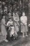 Anastazja Antonkiewicz z matką, bratem, szwagierką i dziećmi